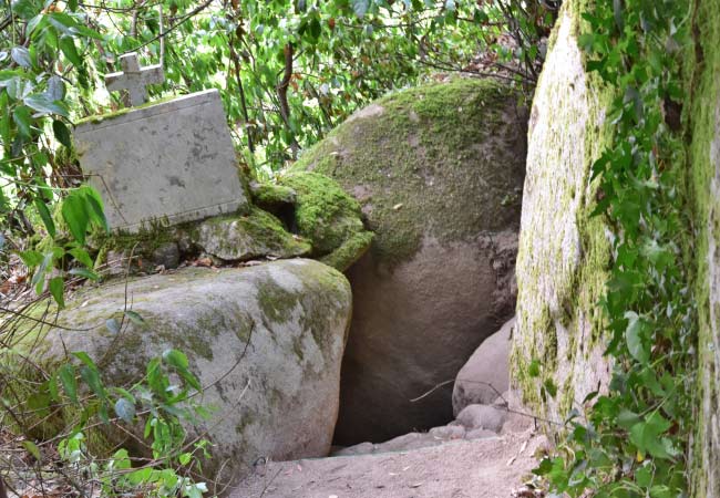 Convento dos Capuchos Friar Honório cave