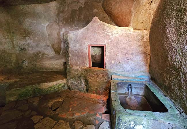 Convento dos Capuchos bathrooms