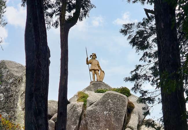 Estátua Do Guerreiro Parque da Pena Statue du Guerrier