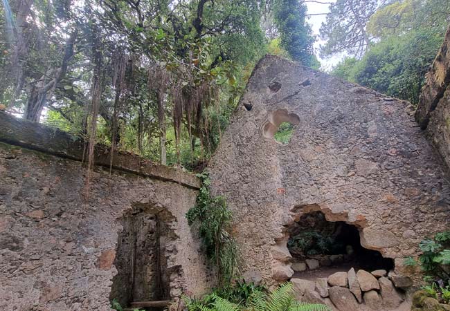 Ruínas da Capela de Monserrate Palacio de Monserrate