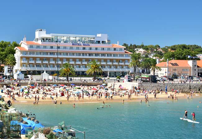 La Praia da Ribeira se situe au cœur de Cascais