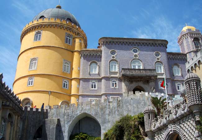 Kolorowe tarasy Palácio da Pena